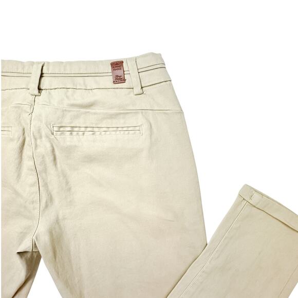 Almost Famous Khaki Capris Pants, Size 9 - Picture 6 of 7